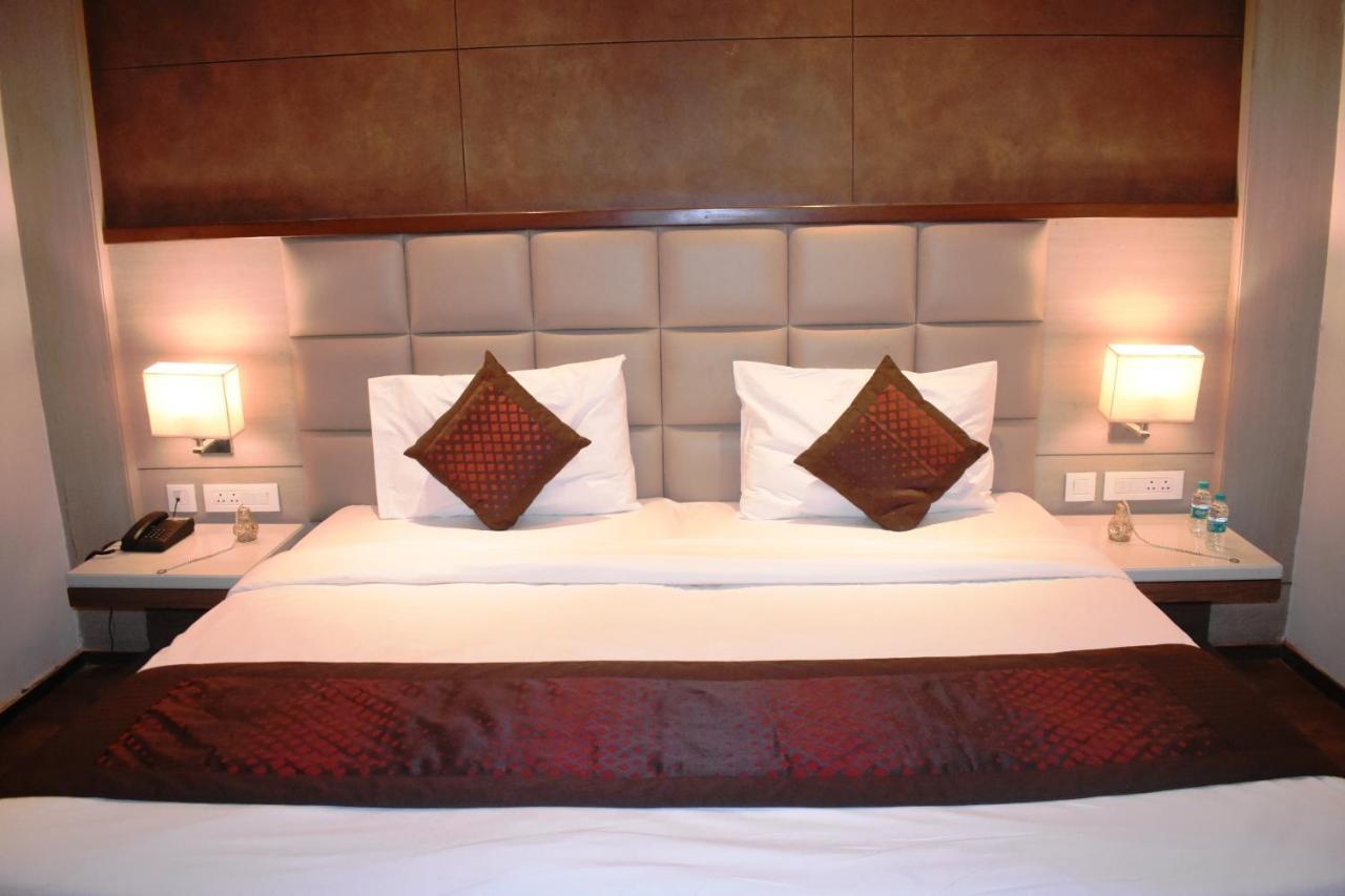 Lemonwood Suites By F9 Hotels - Trivoli Garden Chhatarpur Neu-Delhi Exterior foto