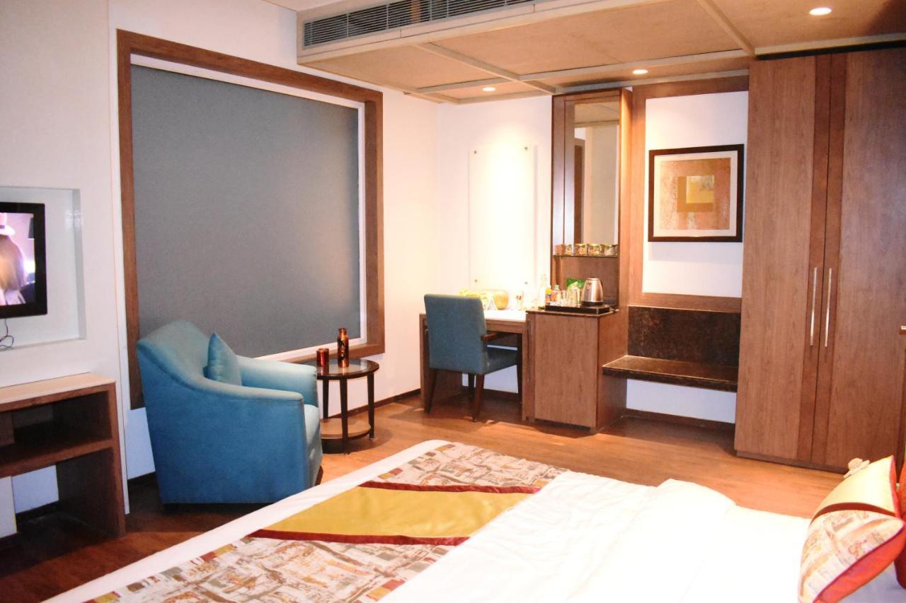 Lemonwood Suites By F9 Hotels - Trivoli Garden Chhatarpur Neu-Delhi Exterior foto