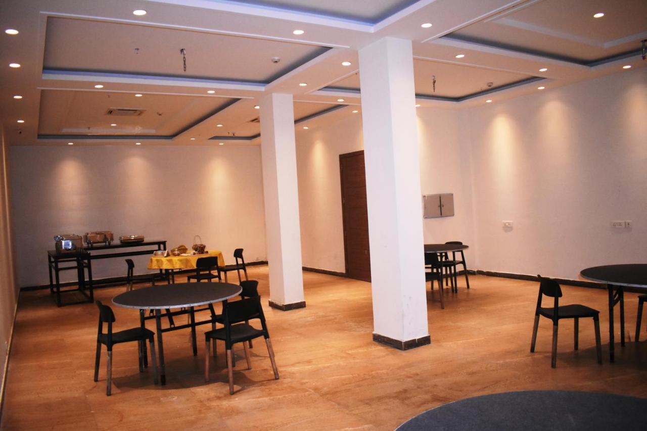 Lemonwood Suites By F9 Hotels - Trivoli Garden Chhatarpur Neu-Delhi Exterior foto